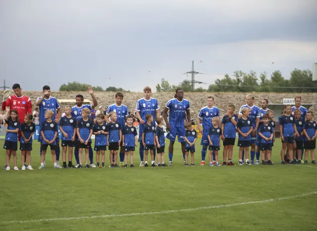 Spieler von Blau-Weiß Linz, am Bild beim Testspiel gegen eine Regionalauswahl am 27. Juni auf der Anlage von Union Mitterkirchen. Nun ist der Bundesliga-Klub wieder im Bezirk Perg zu Gast. | Foto: Markus Mörwald