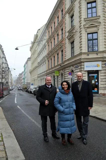 Gemeinsam mit Vertretern des AKHs beschloss der Bezirk die Finanzierung.  | Foto: BV9