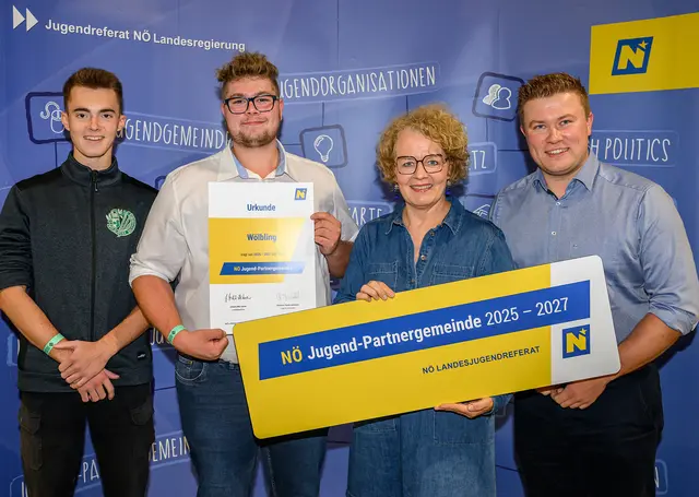 Wölbling: Dominik Priesching, JGR Fabian Schrefl, Jugend-Landesrätin Christiane Teschl-Hofmeister, GGR Michael Burger | Foto: NLK Burchert