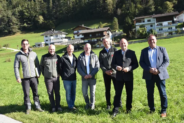 Von 6. bis 10. Oktober 2025 findet in Österreich bereits zum dritten Mal die Woche des Schutzwaldes statt. Zum Auftakt luden das Land Tirol, die Wildbach- und Lawinenverbauung sowie die Gemeinde Bruck am Ziller zu einem Lokaltermin.
