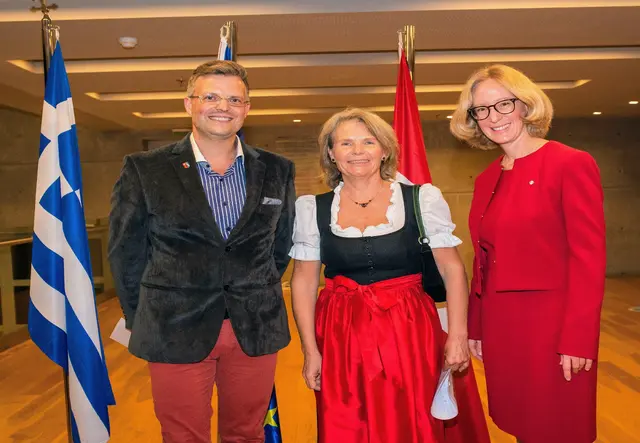 Österreichische Auslandsvertreter in Griechenland: Matthias Laurenz Gräff, NEOS Representative, Evelyn Wallner Papadopoulou, Österreichische Honorarkonsulin in Thessaloniki, Gerda Vogl, Österreichische Botschafterin in Athen (Thessaloniki,  2024) | Foto: Österreichisches Honorarkonsulat Thessaloniki