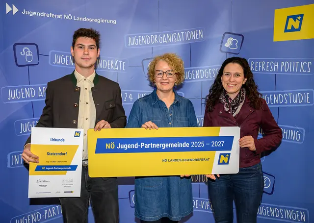 Statzendorf: Paul Ramler, Jugend-Landesrätin Christiane Teschl-Hofmeister, JGR Maria Haiderer | Foto: NLK Burchert