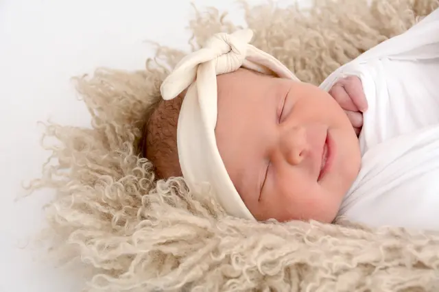 Name: Stefanie
Geburtsdatum: 23.09.2025
Gewicht: 2.575 g
Größe: 47 cm
Eltern: Romana und Lukas Kammerhofer aus Thörl | Foto: Babysmile