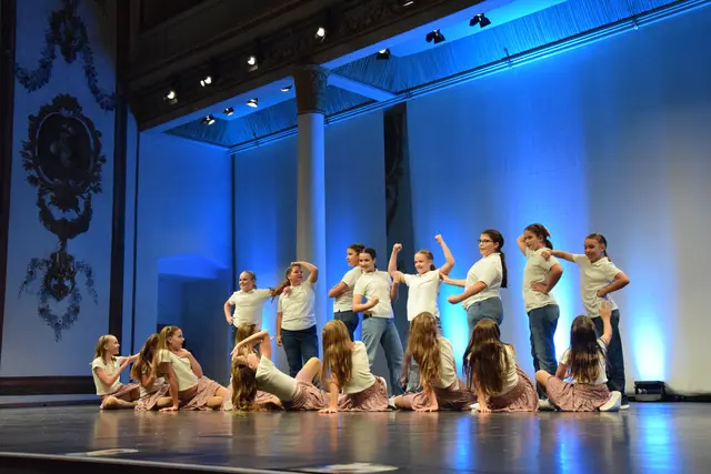 Die UET Dancers begeisterten das Publikum im Haydnsaal in Eisenstadt.  | Foto: UET Dancers