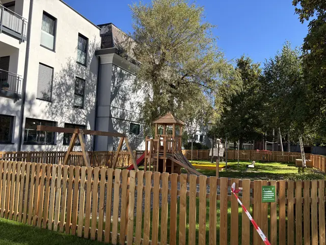 Für die übergangslösung: Zusätzliche Kindergarten-Spielfläche im Schlosspark | Foto: meinbezirk.at/lungau