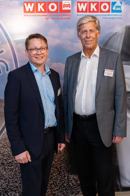Landesinnungsmeister der NÖ Fahrzeugtechnik Gerald Kisser und Obmann des NÖ Landesgremiums Fahrzeughandel Wolfgang Schirak | Foto: Andreas Kraus