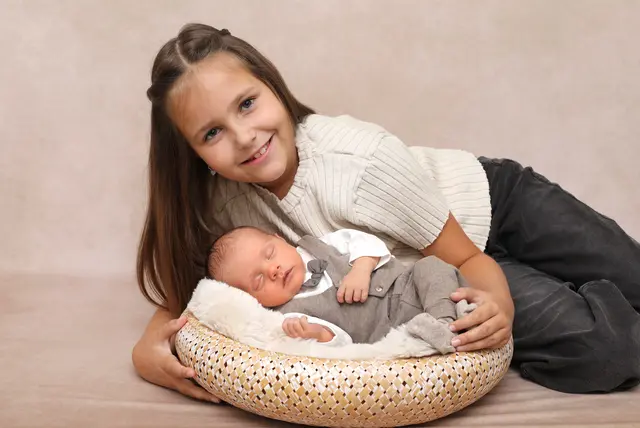 Name: Max Revilo
Geburtsdatum: 24.07.2025
Gewicht: 3.285 g
Größe: 52 cm
Eltern: Katrin Lang und Oliver Stampfl aus Hartl | Foto: Fotostudio Semler