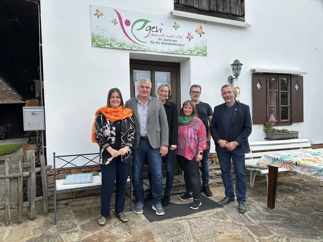 In Rassach: Helga Gotschuli, Bürgermeister Karl Bohnstingl, Anita Winkler, Manuela Künstner, Thomas Mörth und Bundes- und Gemeinderat Werner Gradwohl (v. l.) | Foto: MeinBezirk/Katrin Löschnig