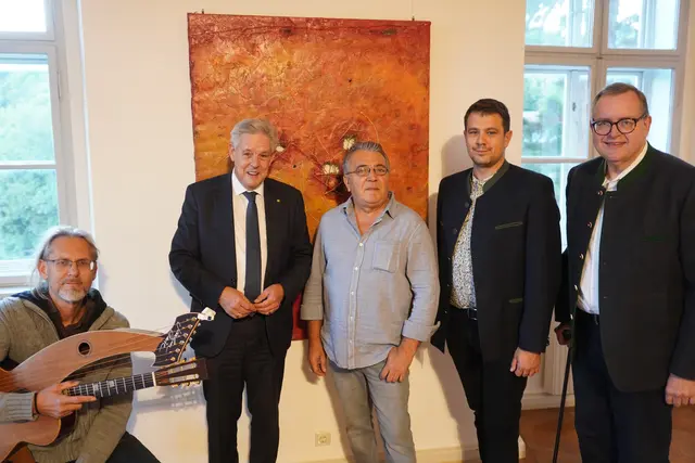 Gitarrist Joachim Csaikl, Landtagsabgeordneter Hermann Hauer, Künstler Haydar Celik, Gloggnitzer Bürgermeister Renè Blum, Vizebürgermeister aus Enzenreith Johann Haiden.