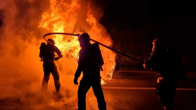 Ein Fahrzeug geriet in Brand. | Foto: www.einsatzdoku.at