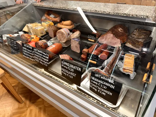 Fleischprodukte und Wurstwaren werden unter anderem von Fleischerei Hatwagner und Szabo zur Verfügung gestellt.  | Foto: Lisa Stöckl