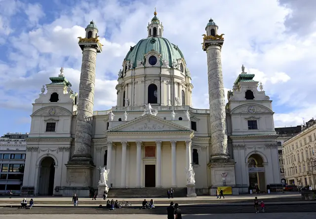 In der Karlskirche wurden am Samstag verdächtige Gegenstände gefunden. (Archiv)