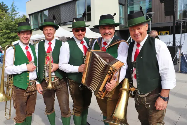 Die Steirer Musi unter der Leitung von Clemens Wiesenhofer (li) sorgte für gute Stimmung. | Foto: Edith Ertl
