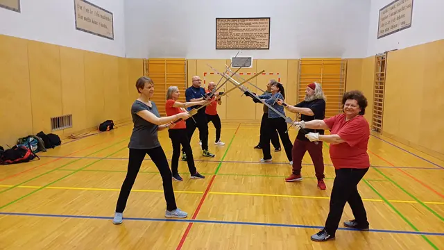 In Bad Vöslau wird Historisches Fechten für „Fechter im besten Alter“ angeboten. | Foto: INDES