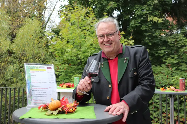 Harry Suppan kredenzte erlesene Weine | Foto: Edith Ertl