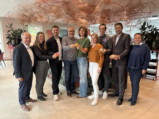 Bürgermeister Josef Ober (Obmann Steirisches Vulkanland), Bürgermeisterin Andrea Pock, die ausgezeichneten Betriebe und Sonja Skalnik (Vorsitzende Thermen- und Vulkanland Steiermark) | Foto: MeinBezirk/Gerda Sammer-Schmidt