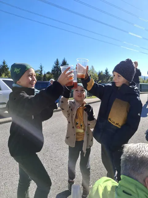 Der selbstgepresste Apfelsaft schmeckte köstlich. | Foto: Christian Pinzker