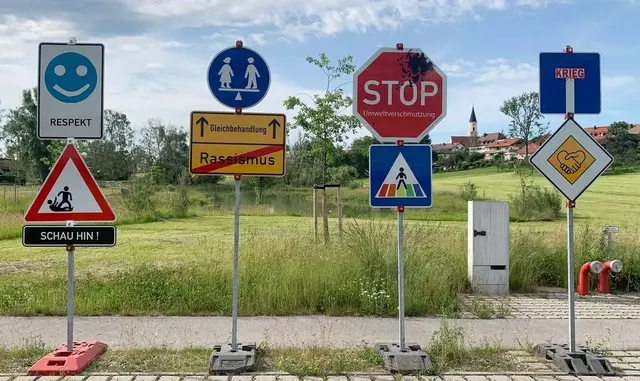 Foto: Verkehrsschilder der Gerechtigkeit: Von Kindern erfunden