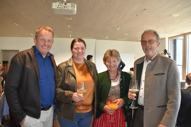 Ex-Ortschefs von Pfons: Argen und Alexander Woertz mit ihren Gattinnen Maria und Angelika | Foto: Kainz