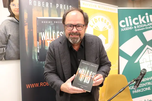 Robert Preis las aus seinem jüngsten Krimi Waldestod und gab humorvoll Einblick in seine Entstehung.  | Foto: Edith Ertl