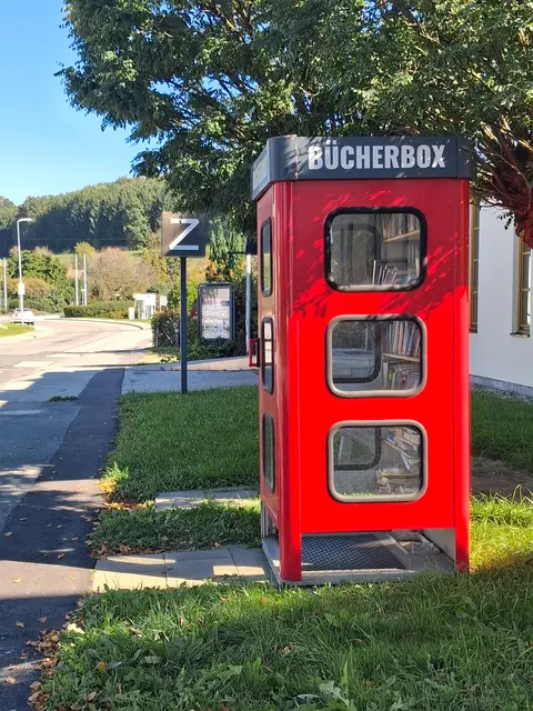 In der Bücherzelle habe ich ein Buch gefunden und mitgenommen | Foto: Gold Michaela