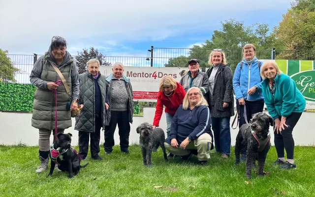 Beim Tag der offenen Tür konnten Petra Chiba, Jana Charousek und das ganze engagierte Mantor4dogs-Team viele zwei- und vierbeinige BesucherInnen begrüßen | Foto: Gesa Buzanich