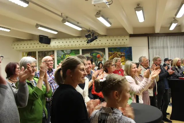 Die Vernissage fand großen Anklang beim Publikum.