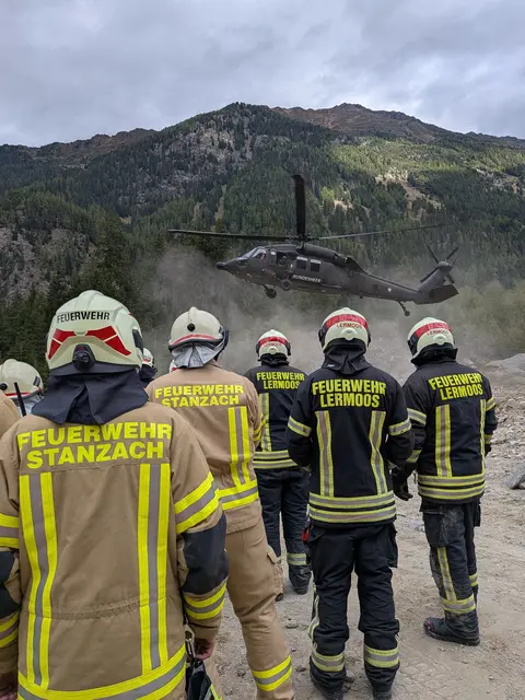 Die Einsatzkräfte aus den Bezirken Reutte und Imst trainierten den Ernstfall in Jerzens