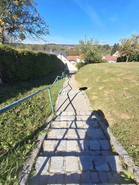 Trepperlsteigen hinunter ins Dorf | Foto: Gold Michaela