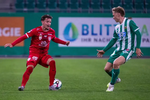 Luca Hassler (Kapfenberg) gegen Lorenz Szladits (Rapid II). | Foto: GEPA pictures/Philipp Brem