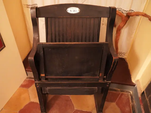 Ein alter Kinosessel als Erinnerungsstück. | Foto: Evi Leutgeb