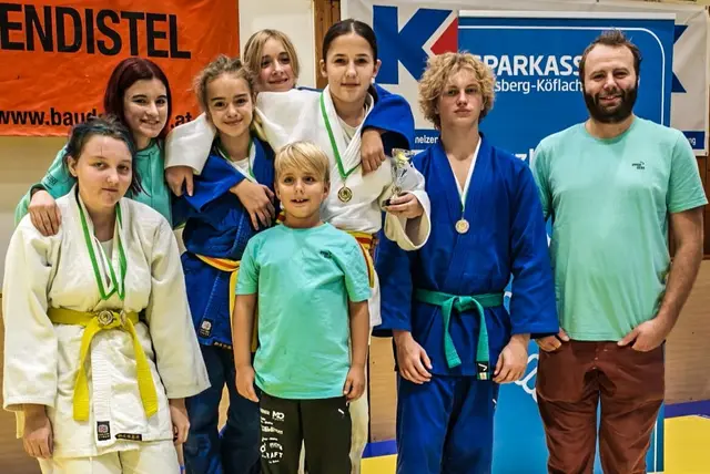 Die Siegerpodeste waren fast zu klein | Foto: UTV