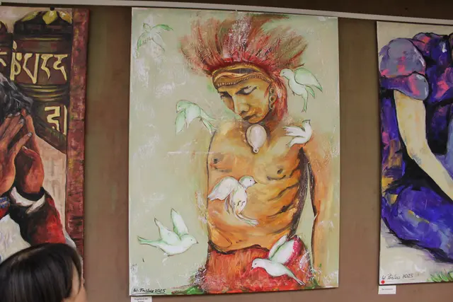 Werke von Priska Wildauer aus der Ausstellung „Mensch und Tier – Begegnungen in Acryl“.