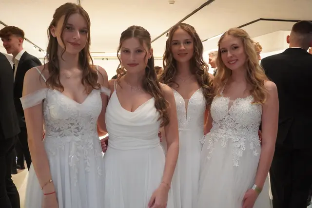 Am Samstag feierte die HAK/HAS/FHAK und AUL Mattersburg ihren Schulball im KUZ Mattersburg. | Foto: Jennifer Flechl