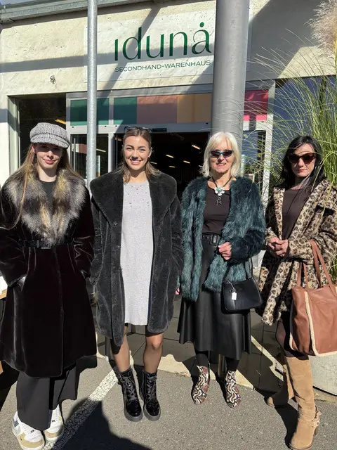 Das Iduna-Warenhaus bietet auch Second-Hand-Mode für jede Altersgruppe an.  | Foto: Elisabeth Kloiber