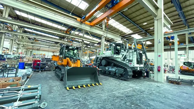 Als Produktionsstätte der Sparte Erdbewegung ist die Liebherr-Werk Telfs GmbH für die Entwicklung und Herstellung von hydrostatisch angetriebenen Planier- und Laderaupen, Rohrlegern sowie Teleskopladern zuständig. | Foto: Georg Larcher