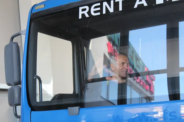 Im Lkw-Überschlagssimulator | Foto: MeinBezirk Perg/Köck