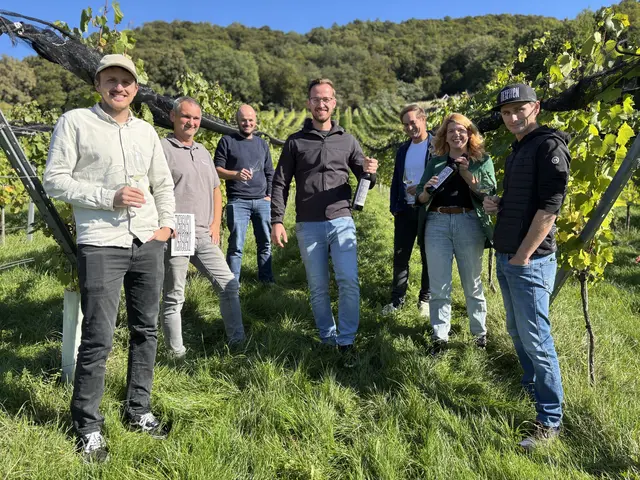 Die Tau-Winzer Tischen präsentieren den neuen Ortswein | Foto: MeinBezirk/Gerda Sammer-Schmidt