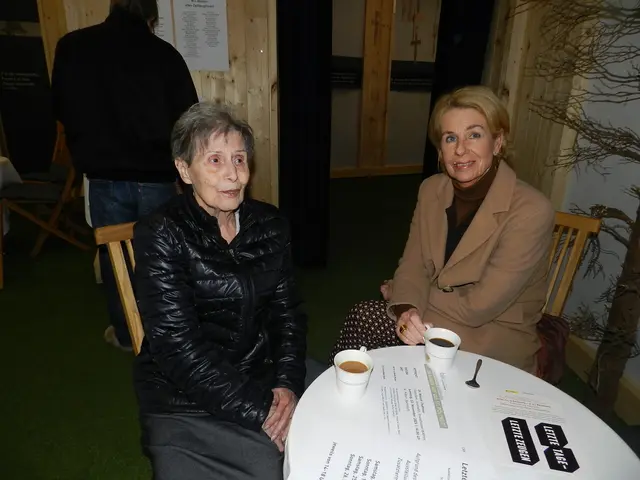 Renate Schlosser, Monika Demartm Haben sich den Kaffee verdient | Foto: Heribert Punz