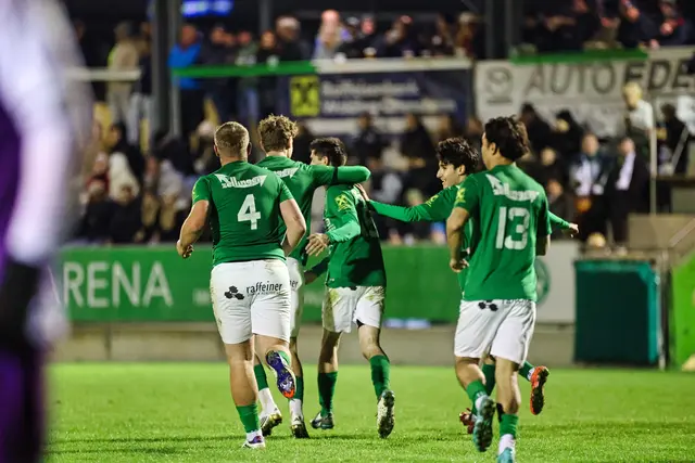 Der Sieg wurde vor der vollen Tribüne ordentlich gefeiert. | Foto: Reischl