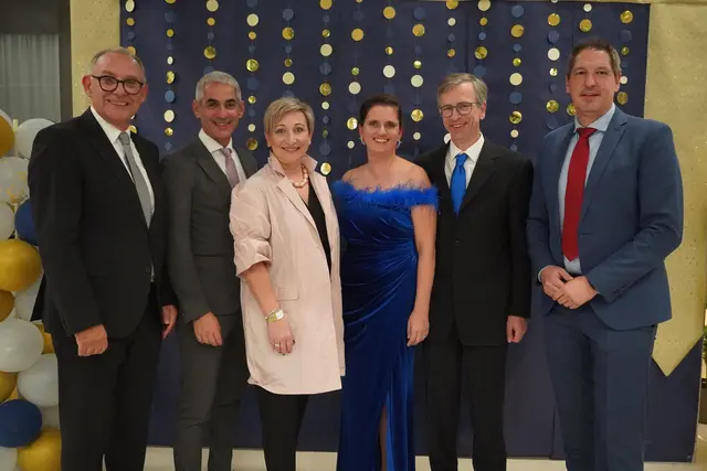 Andreas Hackstock (ehemaliger Direktor), Thomas Schlager, Bürgermeisterin Claudia Schlager, Direktorin Magda Rigler-Sauerzapf, Hans-Peter Rigler und Christian Schreiner (Direktor des Gymnasium Mattersburg). | Foto: Jennifer Flechl