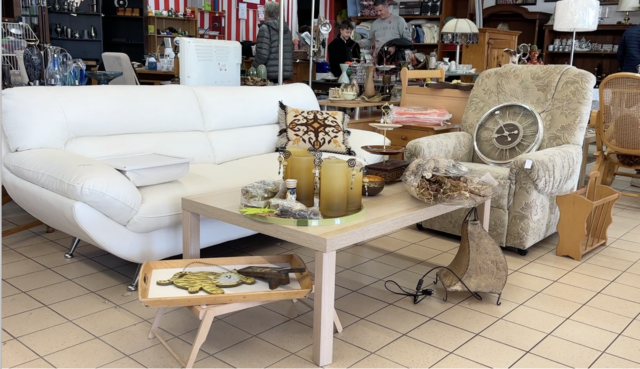 Neues, frisches Erscheinungsbild: Im Iduna-Warenhaus in Jennersdorf wurden die Verkaufsflächen umgestaltet und die Logistik verbessert.  | Foto: Elisabeth Kloiber