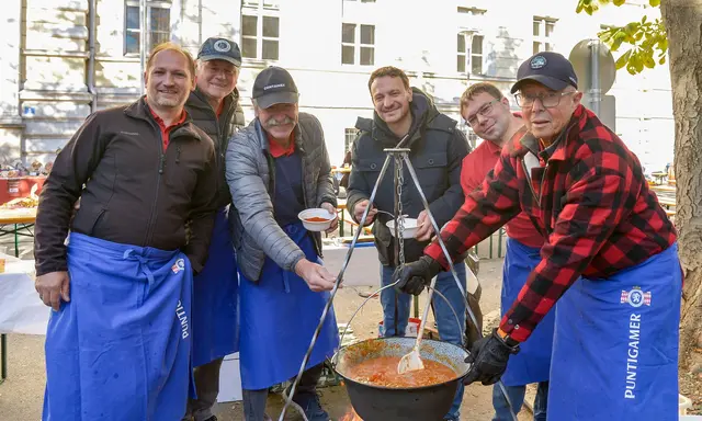 Am Weiher wurde wieder um das beste Kesselgulasch gerittert. | Foto: Gerhard Pulsinger (196) 