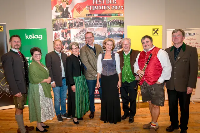 Auch in St. Paul im Lavanttal konnten die teilnehmenden Künstlerinnen und Künstler begeistern: Zurecht Stolz waren die Verantwortlichen Wolfgang König (Bildmitte) und Richi Di Bernardo (3.v.l.).