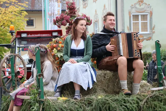 Ein Fest der Tradition und Gemeinschaft. | Foto: Filomena Außerhofer