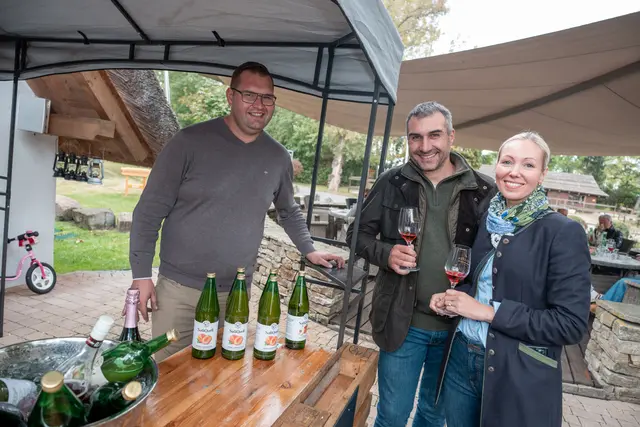 Martin Trumer lud Familie Kast, zum verkosten seines Uhudler 0,0