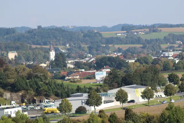 Blick vom Hubsteiger aus 30 Metern Höhe in Richtung Stadt Perg. | Foto: MeinBezirk Perg/Köck