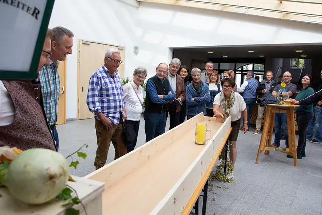 Bei der Samareiner Bierrutsche versuchte viele Ihr Geschick