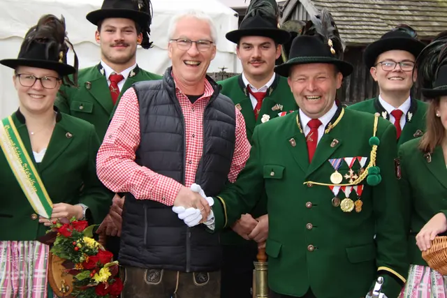 Hauptmann Franz Brandauer, Bürgermeister Frank Gleim.