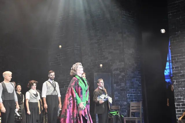 Maya Hakvoort als Madame Akaber. | Foto: Preineder